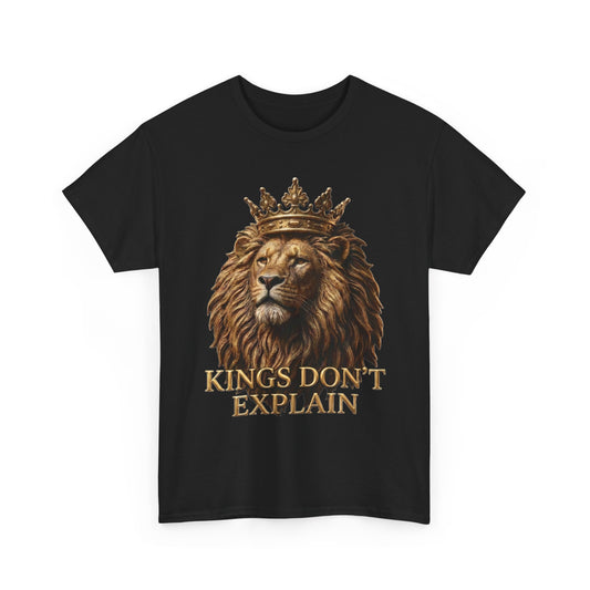 Löwen-T-Shirt "Könige erklären nicht" | Löwenkönig-Kronen-Shirt | Motivierendes Löwen-T-Shirt | Zitat-Shirt für Selbstvertrauen | Unisex Heavy Cotton Tee